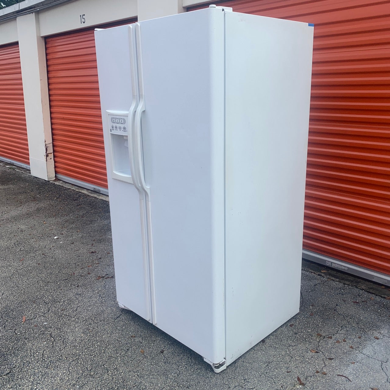GE Side by Side Refrigerator GE Side by Side Refrigerator